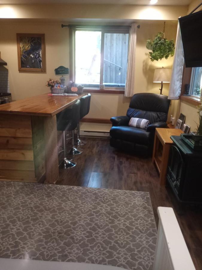 Forest Sweet Retreat Hot Tub & Wood Fired Sauna Ucluelet Exterior foto