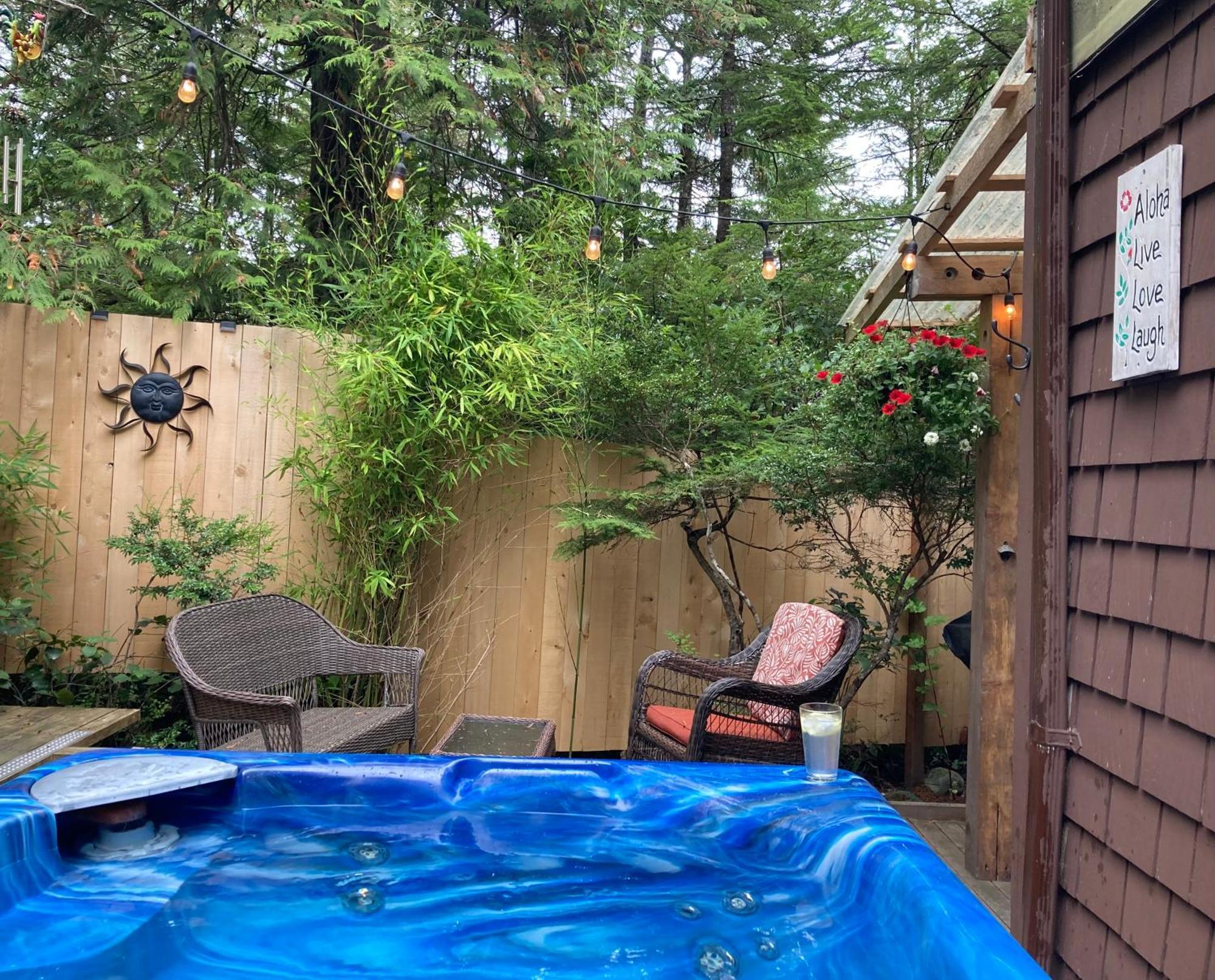 Forest Sweet Retreat Hot Tub & Wood Fired Sauna Ucluelet Exterior foto